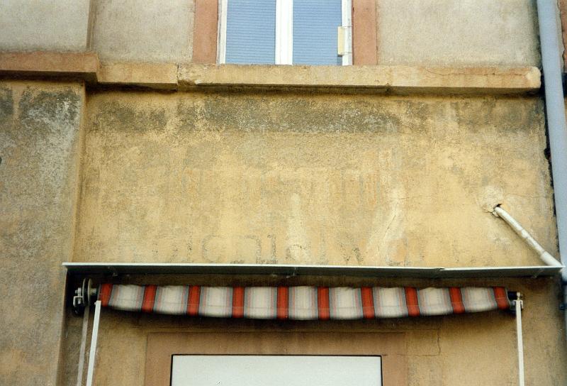Nossen, Meißner Str.-Ecke Grunaer Weg, 24.4.1997 (2). jpg.jpg - ... Kolonialwaren